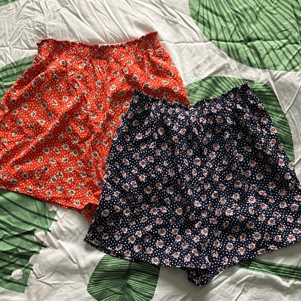 Tilda Floral Print Shorts Set in Red or Navy! Size medium